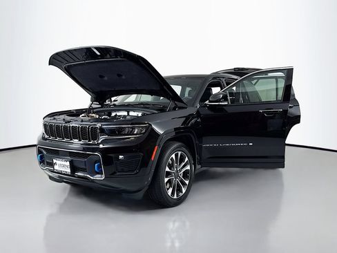 Used 2023 Jeep Grand Cherokee Overland w/ Luxury Tech Group IV AWD/4WD image 26