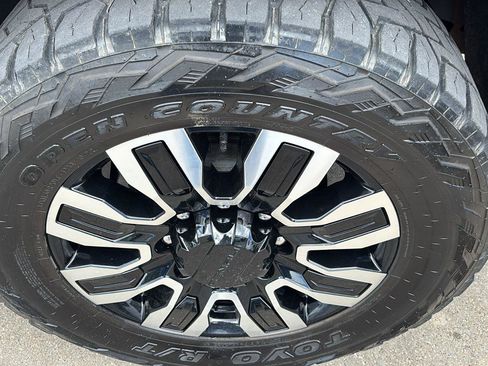 Certified 2024 GMC Sierra 2500 Denali Ultimate AWD/4WD image 11