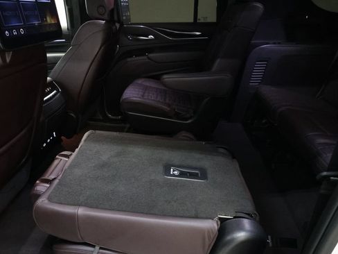 Used 2024 Cadillac Escalade ESV V w/ Heavy-Duty Trailer Package AWD/4WD image 91