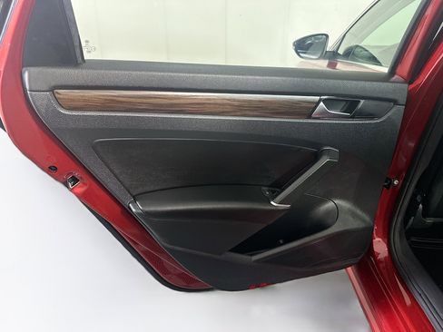 Used 2022 Volkswagen Passat 2.0T image 28