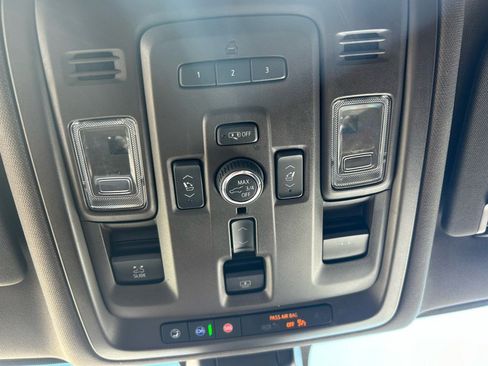 Used 2022 GMC Yukon XL Denali image 19