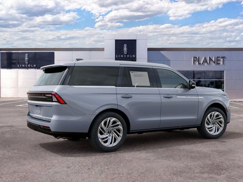 New 2027 Lincoln Navigator Reserve RWD image 6