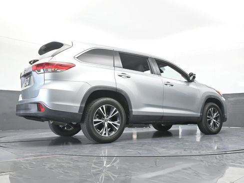 Used 2019 Toyota Highlander LE FWD image 58