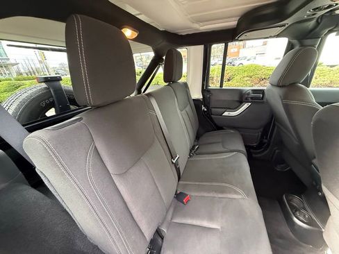 Used 2016 Jeep Wrangler Unlimited Sahara w/ Connectivity Group AWD/4WD image 32
