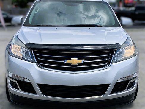 Used 2017 Chevrolet Traverse LT w/ Style and Technology Package FWD image 8