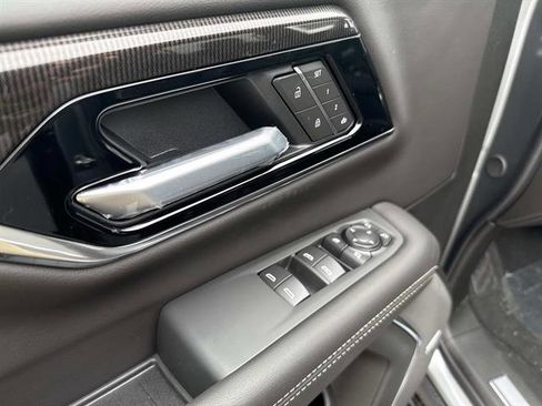 Used 2026 GMC Yukon XL Elevation image 15