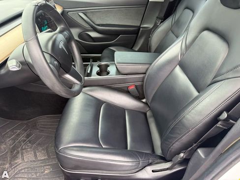 Used 2019 Tesla Model 3 Standard Range image 12
