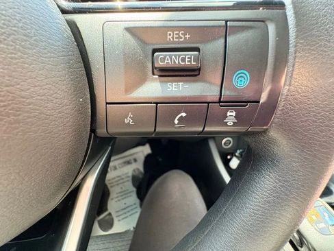 Used 2022 Nissan Rogue SV FWD image 29