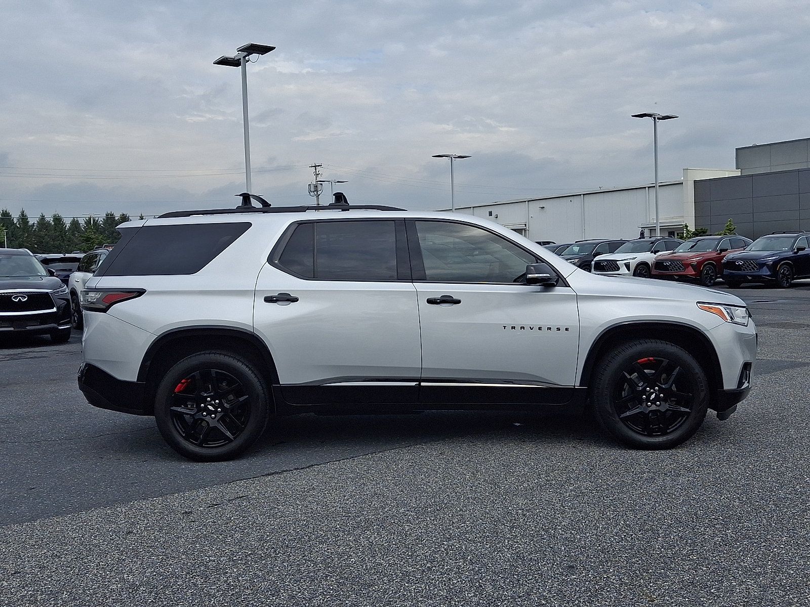 Used 2020 Chevrolet Traverse Premier w/ Redline Edition AWD/4WD image 7