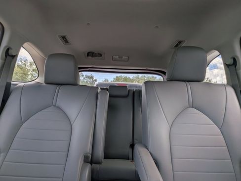 Used 2020 Toyota Highlander XLE image 14