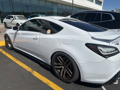 Used 2016 Hyundai Genesis Coupe 3.8 RWD image 4