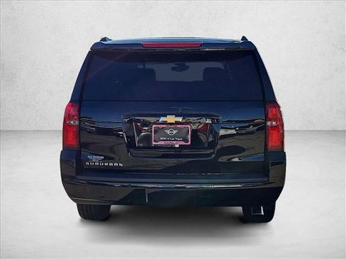 Used 2018 Chevrolet Suburban LT w/ LT Signature Package image 7