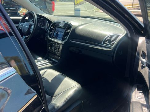 Used 2017 Chrysler 300 Limited image 19