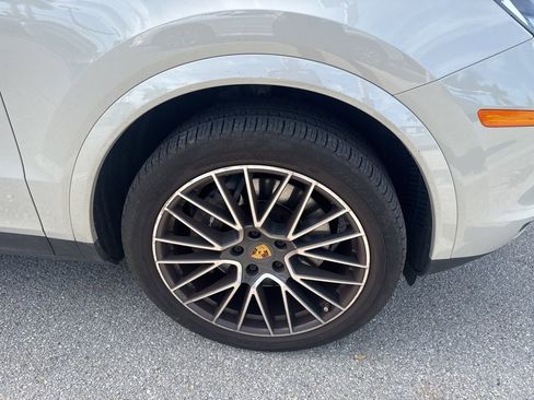 Used 2021 Porsche Cayenne image 15