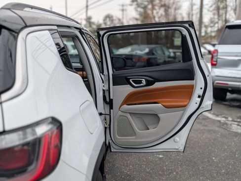 Used 2022 Jeep Compass Limited image 39