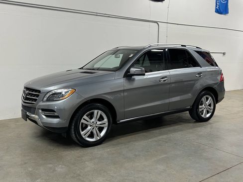 Used 2015 Mercedes-Benz ML 250 BlueTEC 4MATIC w/ Premium 1 Package image 32