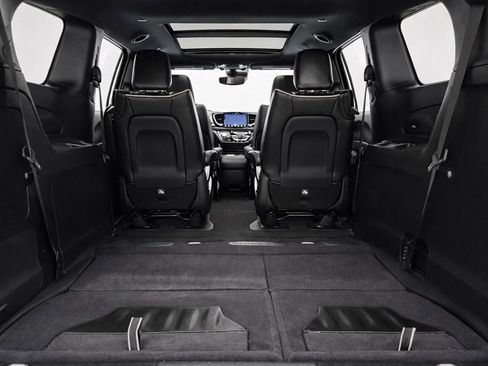 Used 2023 Chrysler Pacifica Limited w/ S Appearance Package image 12