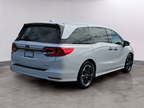 Certified 2024 Honda Odyssey Elite image 2