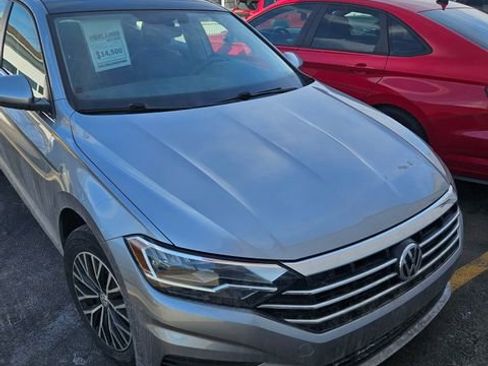 Used 2020 Volkswagen Jetta SE image 1