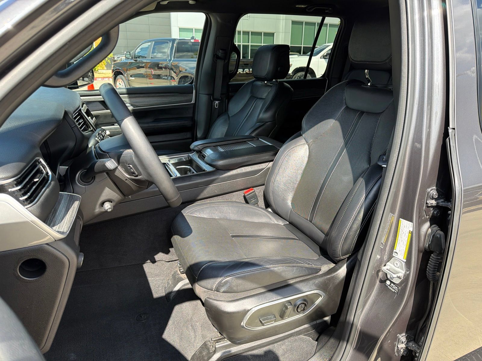 Used 2024 Jeep Wagoneer L Series II w/ Flexible Seating Group RWD image 14