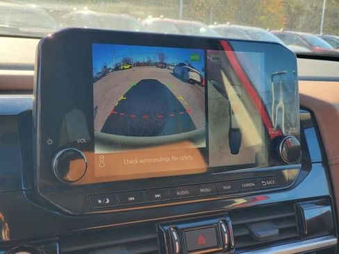 Used 2023 Nissan Pathfinder Platinum w/ Cargo Package image 32