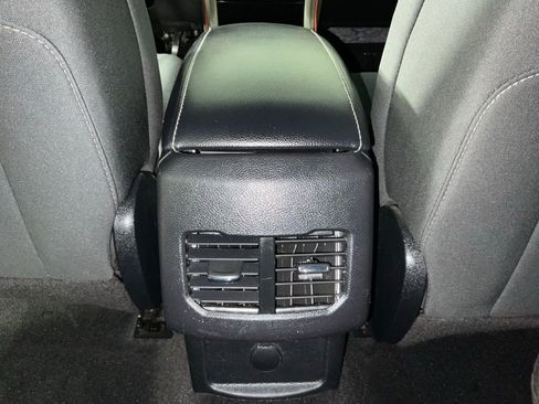 Used 2019 Ford Fusion SE FWD image 17