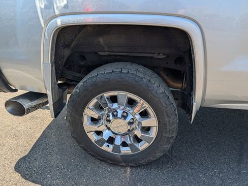 Used 2019 GMC Sierra 2500 Denali w/ Duramax Plus Package AWD/4WD image 7