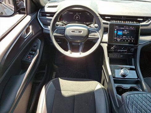 Certified 2025 Jeep Grand Cherokee Altitude AWD/4WD image 22