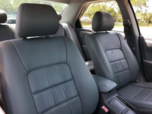 Used 2000 Toyota Camry LE FWD image 16