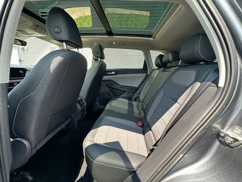 Used 2023 Volkswagen Taos SE w/ Panoramic Sunroof Package AWD/4WD image 27
