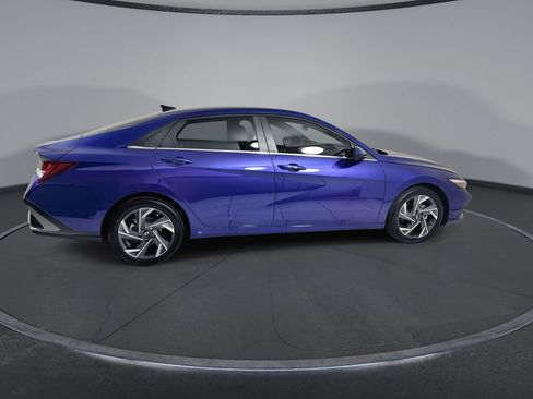 Certified 2025 Hyundai Elantra SEL w/ Cargo Package FWD image 9
