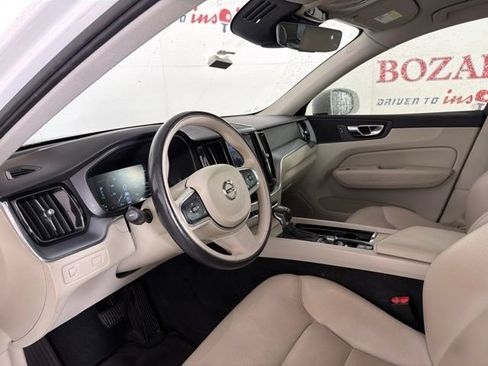 Used 2018 Volvo XC60 T5 Momentum w/ Convenience Package AWD/4WD image 11