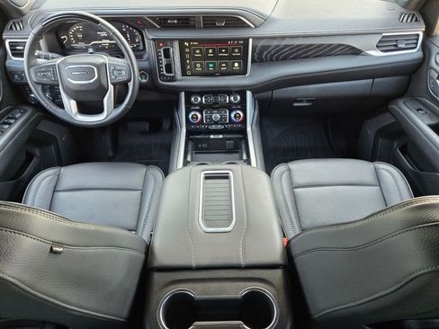 Used 2024 GMC Yukon XL Denali w/ Advanced Technology Package image 17