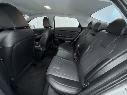 Used 2023 Hyundai Elantra Limited image 4