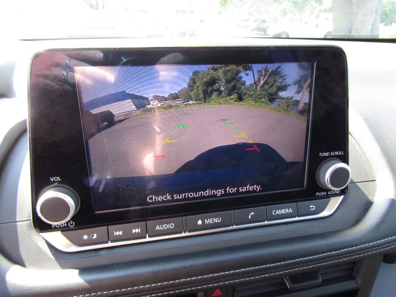 Used 2024 Nissan Rogue S AWD/4WD image 14