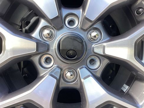 New 2025 Ford Bronco Badlands image 15