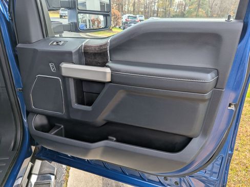 Used 2022 Ford F250 Lariat w/ Chrome Package image 34