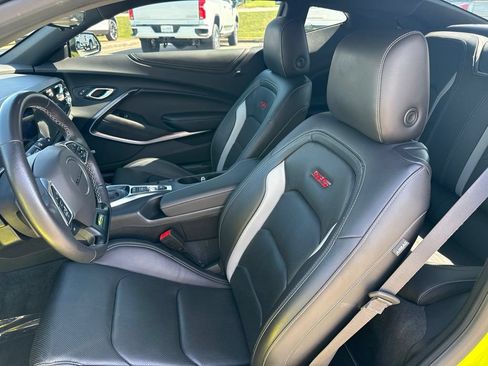 Used 2020 Chevrolet Camaro SS RWD image 6
