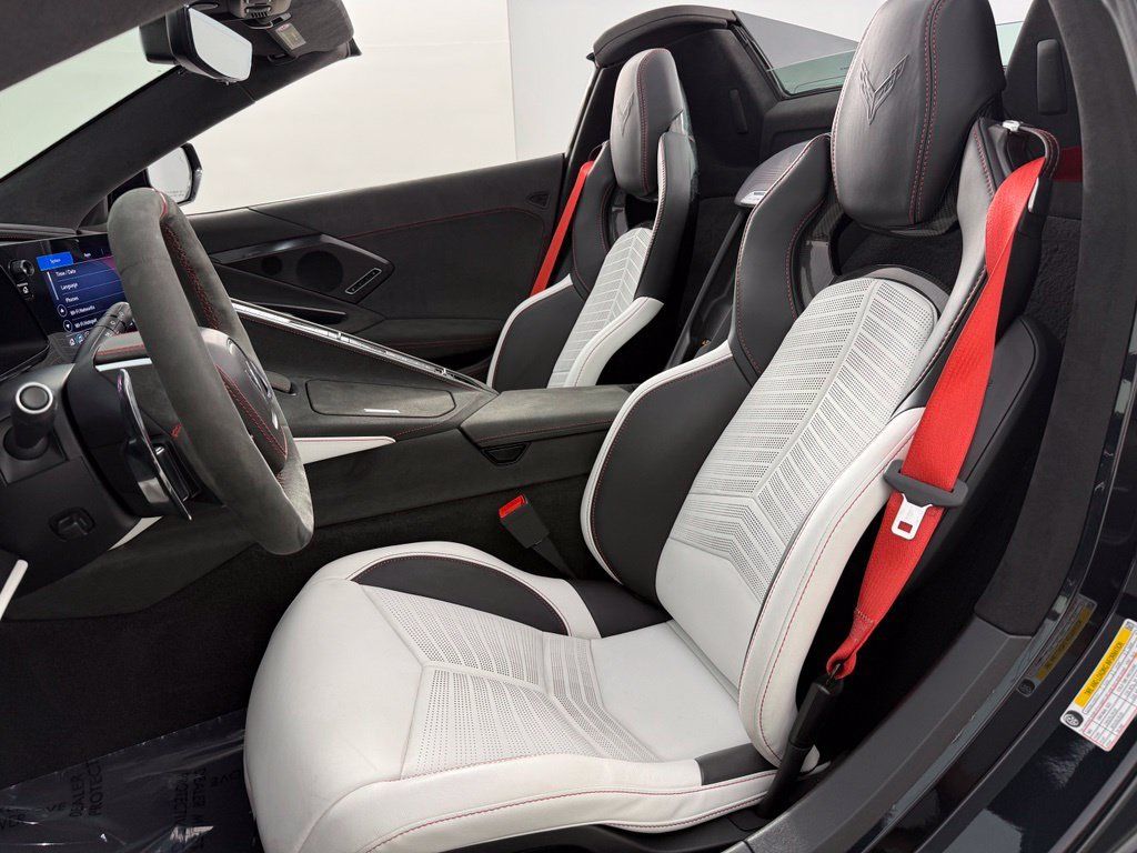 Used 2023 Chevrolet Corvette Stingray Premium Conv w/ Z51 Performance Package RWD image 21
