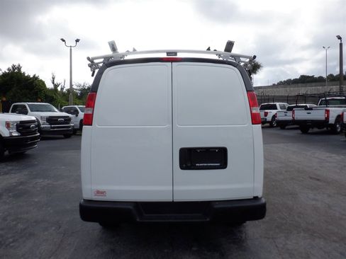 Used 2022 Chevrolet Express 2500 w/ Driver Convenience Package image 4