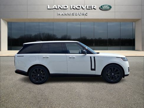 Used 2025 Land Rover Range Rover SE AWD/4WD image 9