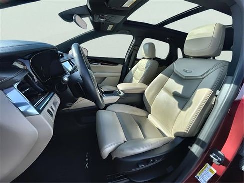 Used 2017 Cadillac XT5 Luxury w/ Driver Awareness Package image 21