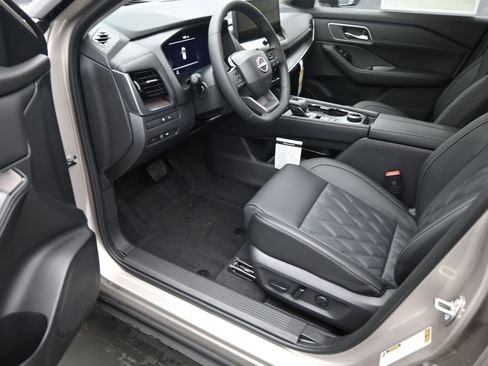New 2026 Nissan Rogue Platinum AWD/4WD image 12