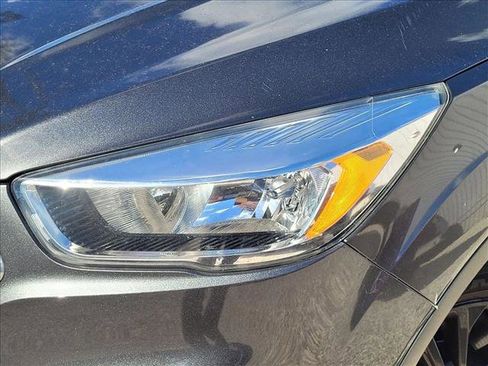 Used 2018 Ford Escape SE image 9