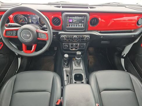 Used 2023 Jeep Gladiator Sport AWD/4WD image 16