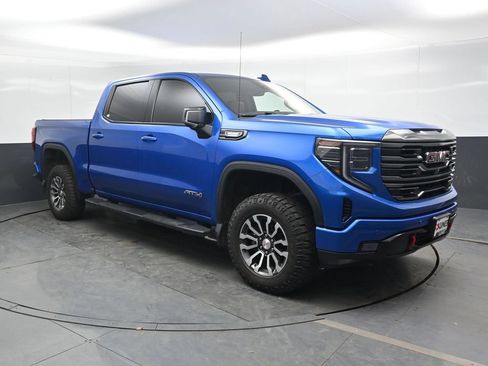 Used 2023 GMC Sierra 1500 AT4 w/ AT4 Premium Package AWD/4WD image 4