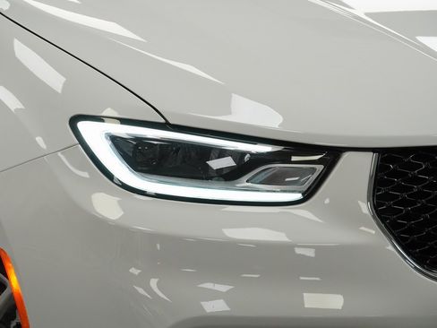 New 2026 Chrysler Pacifica Select image 5