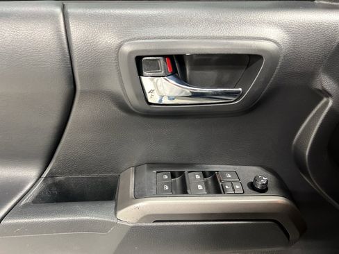 Used 2022 Toyota Tacoma Limited image 22