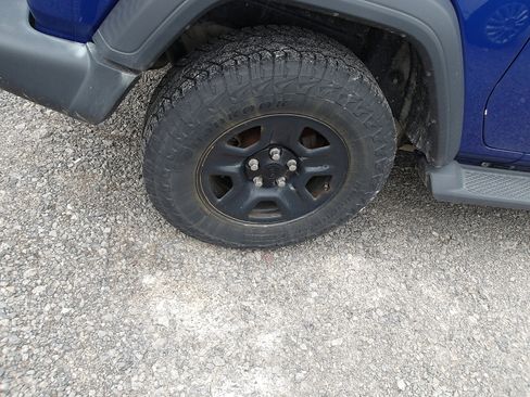 Used 2019 Jeep Wrangler Sport image 3