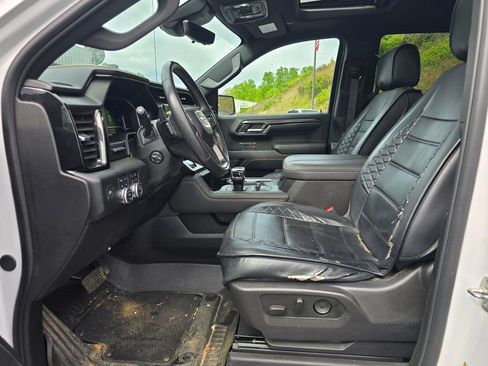 Used 2024 GMC Sierra 1500 AT4 w/ Technology Package AWD/4WD image 4
